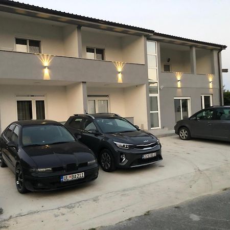 Adla Apartmani Ulcinj Exterior photo
